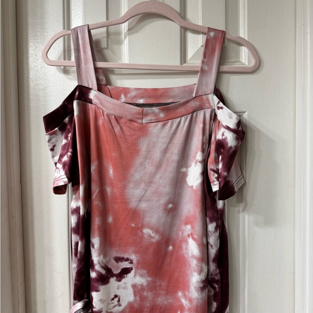 Stylish Tie-Dye Cold Shoulder Top. Size 0XL